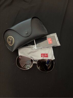 Y2K Ray-Ban Women's Silver Frame Aviator Sunglasses with Dark Lenses with case